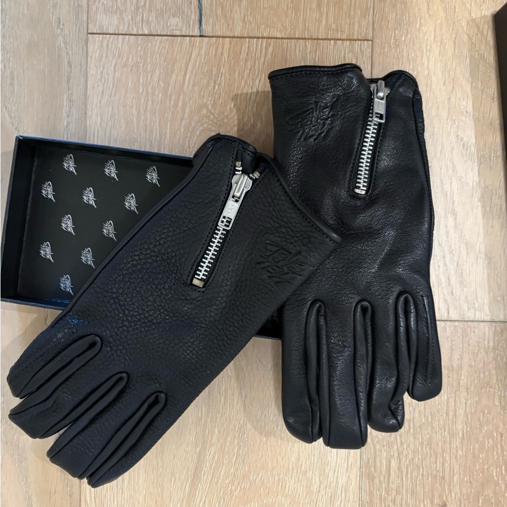 Elegant Black Leather Women's Gloves with Zipper